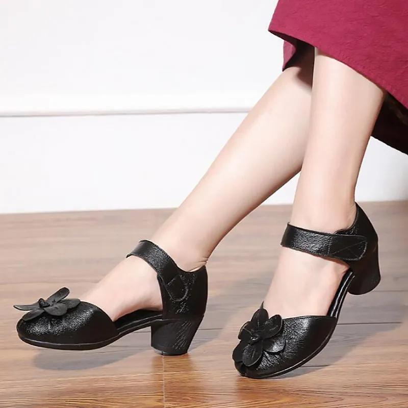 1940s Monochrome Soft Cowhide Round Closed-Toe Floral Sandals