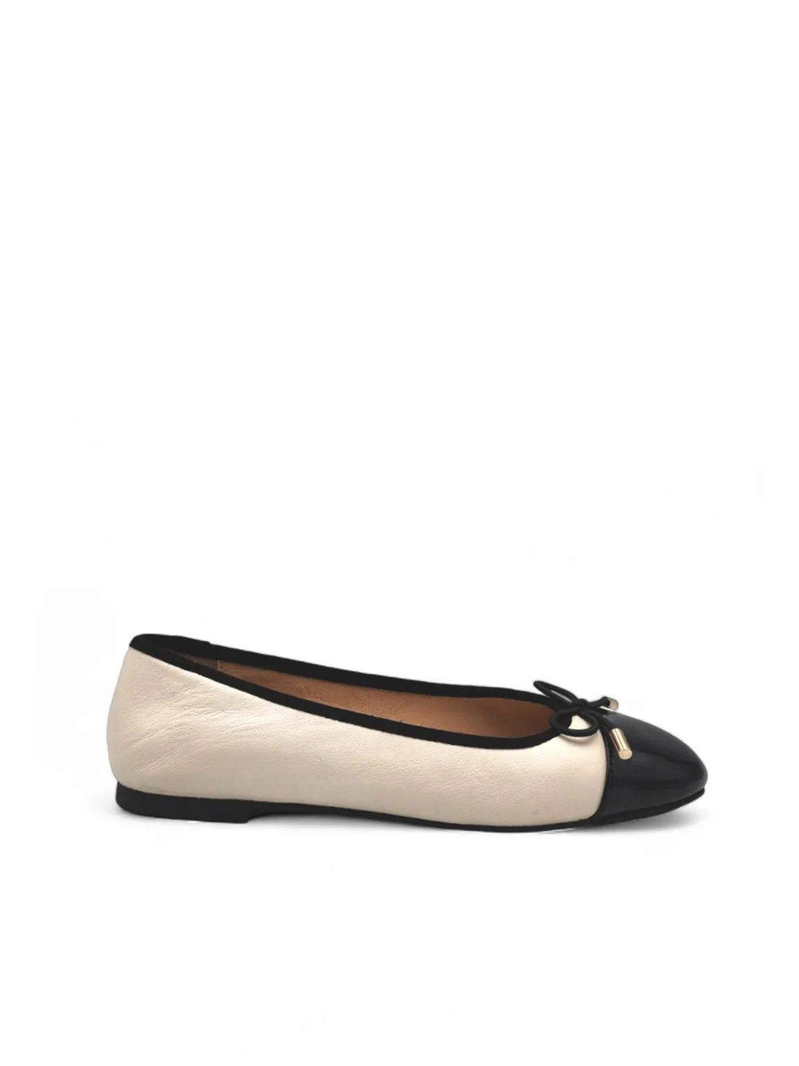 Sweet Carolyn Contrast Toe Flats