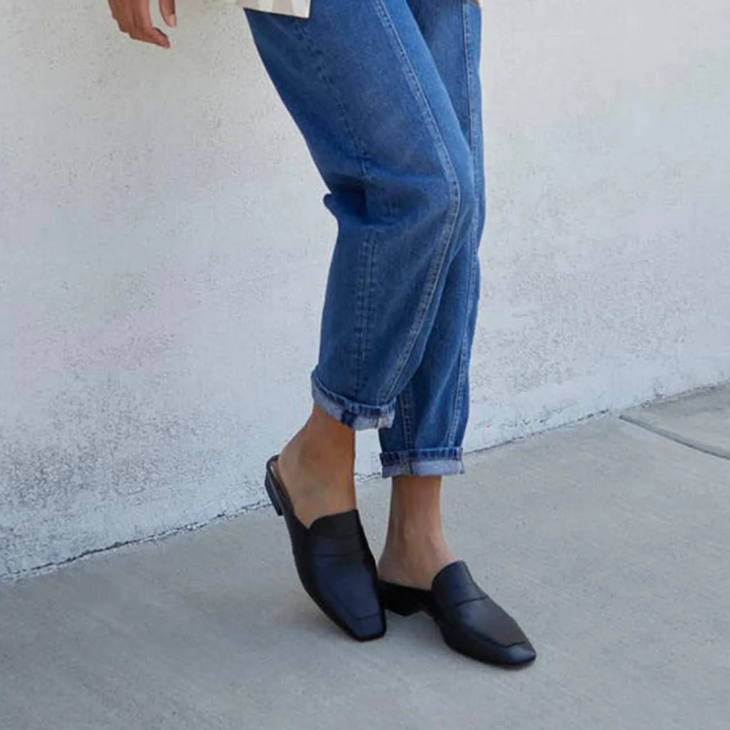 Women Luxury Leather Mules, Closed Square Toe Loafer, Med Chunky Heel Backless Mule Sandals, Lightweight Slip on Slingback Walking Shoes for Ladies, Elegant Dress Casual Slippers, Full Size 4-16 M US